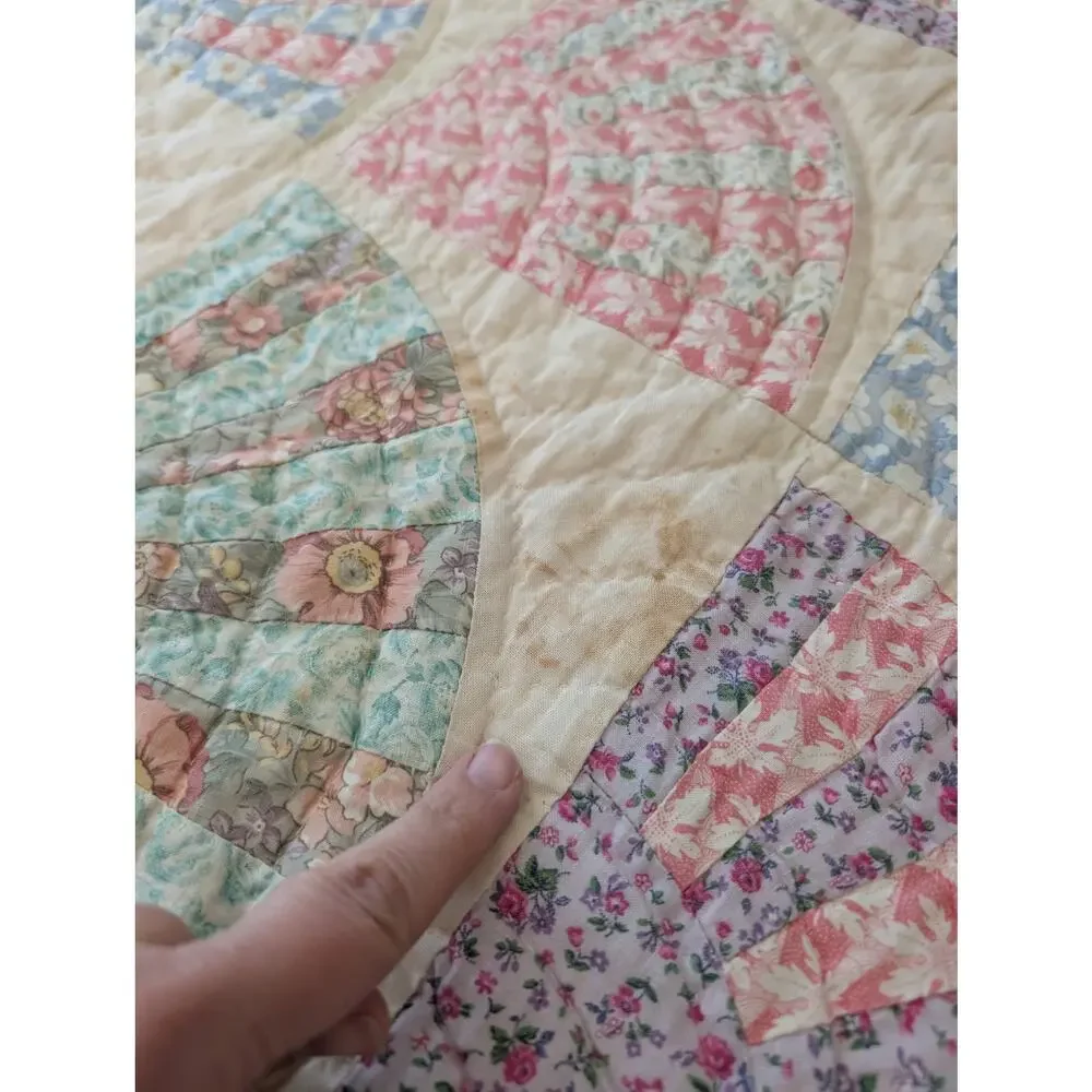 Vintage Seashell Fan Quilt Hand Stitched Scalloped 98x75 Bedspread ARCH QUILT NY